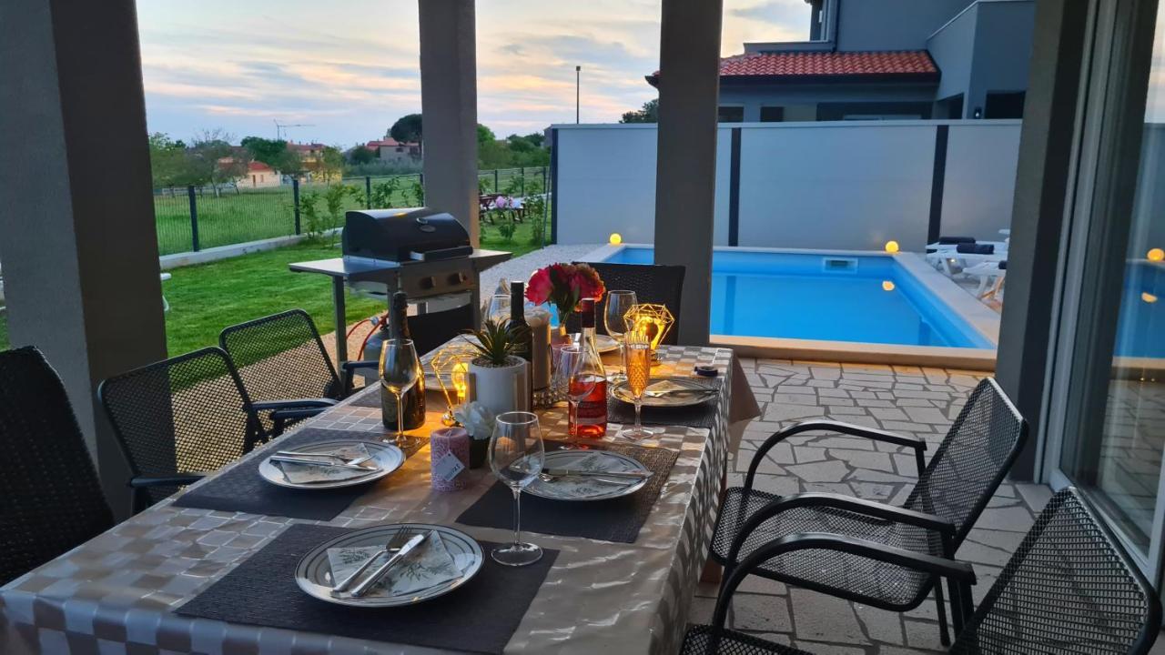 Villa Robert Kaštelir Exterior foto