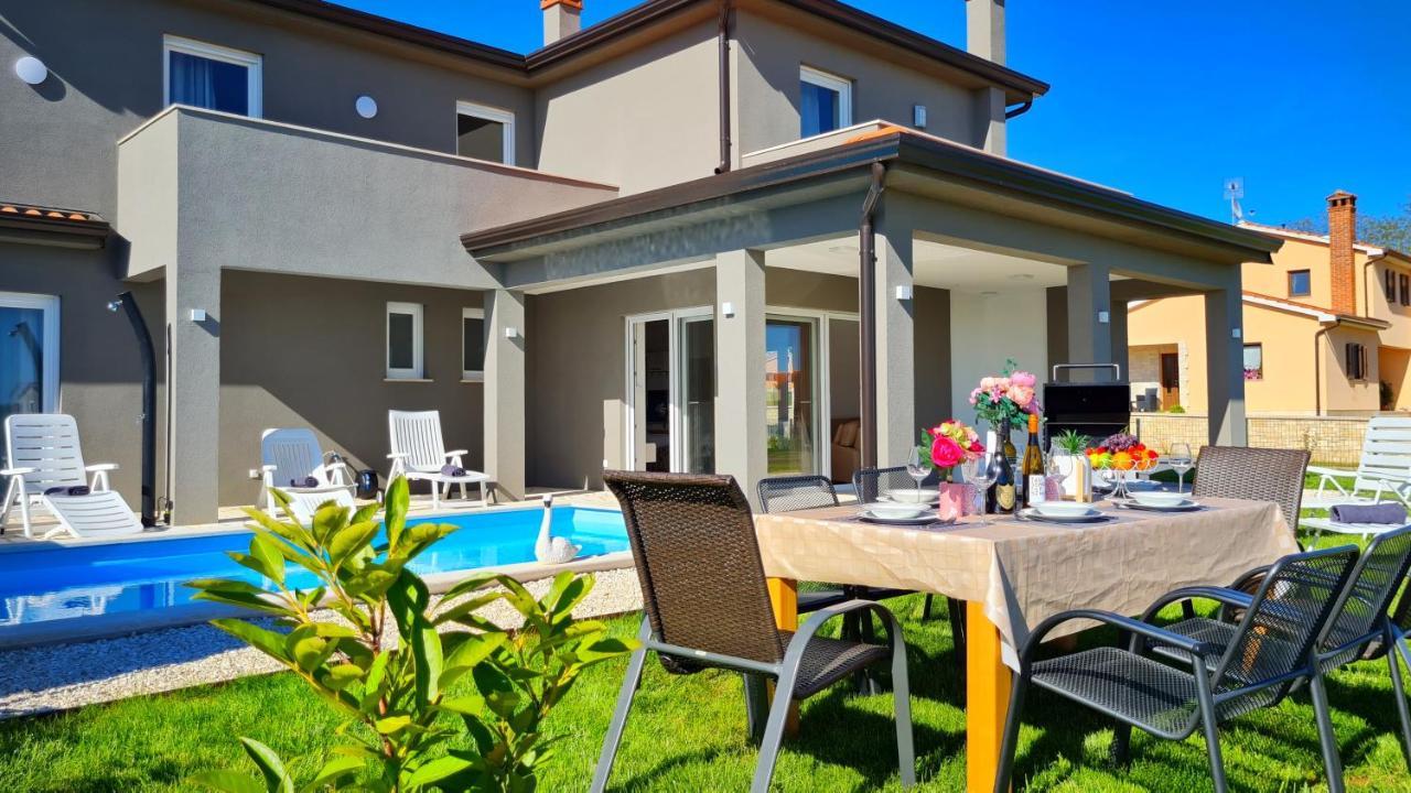 Villa Robert Kaštelir Exterior foto